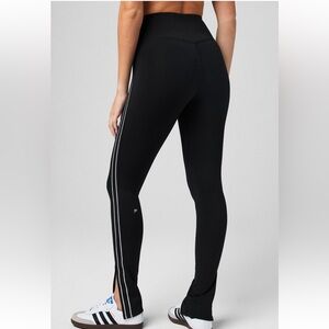 Fabletics Anywhere Motion365+ Split Hem
Legging - Size Large/Short - NWOT